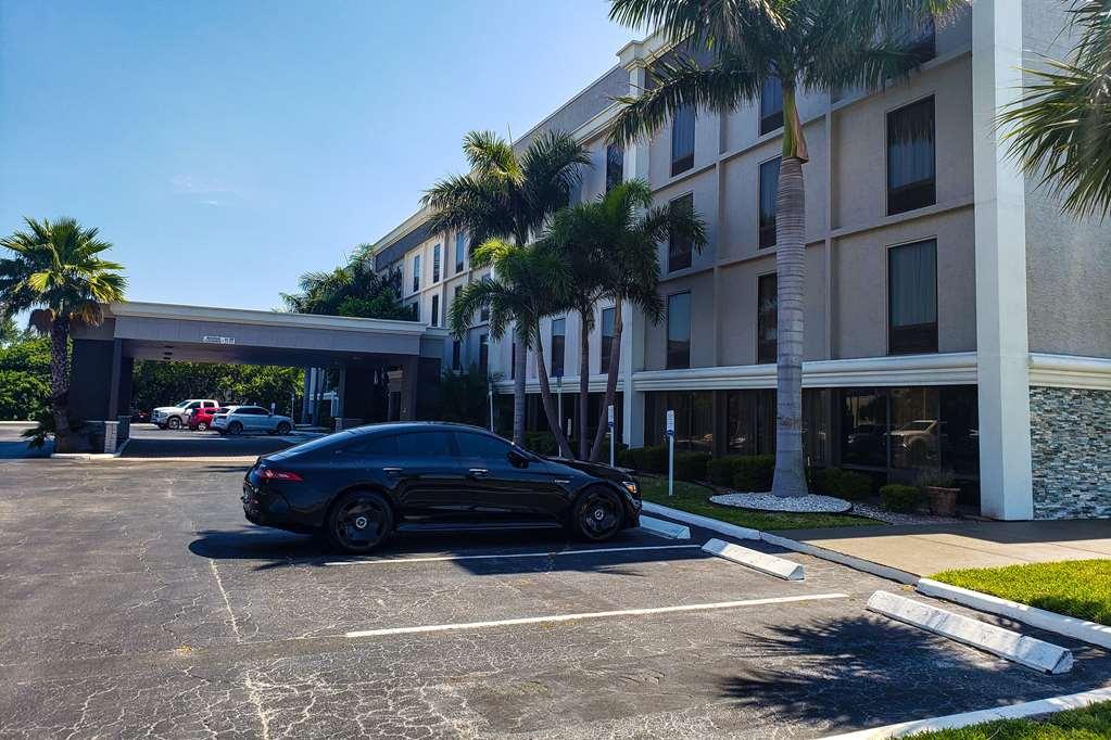 Comfort Inn & Suites St Pete - Clearwater International Airport Exterior photo