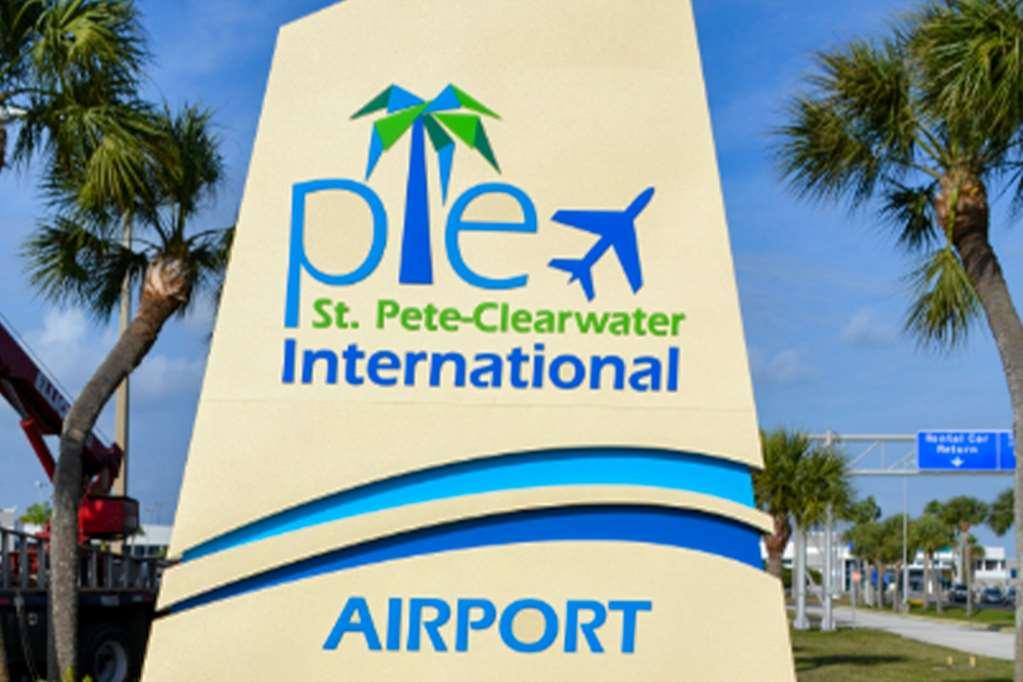 Comfort Inn & Suites St Pete - Clearwater International Airport Exterior photo