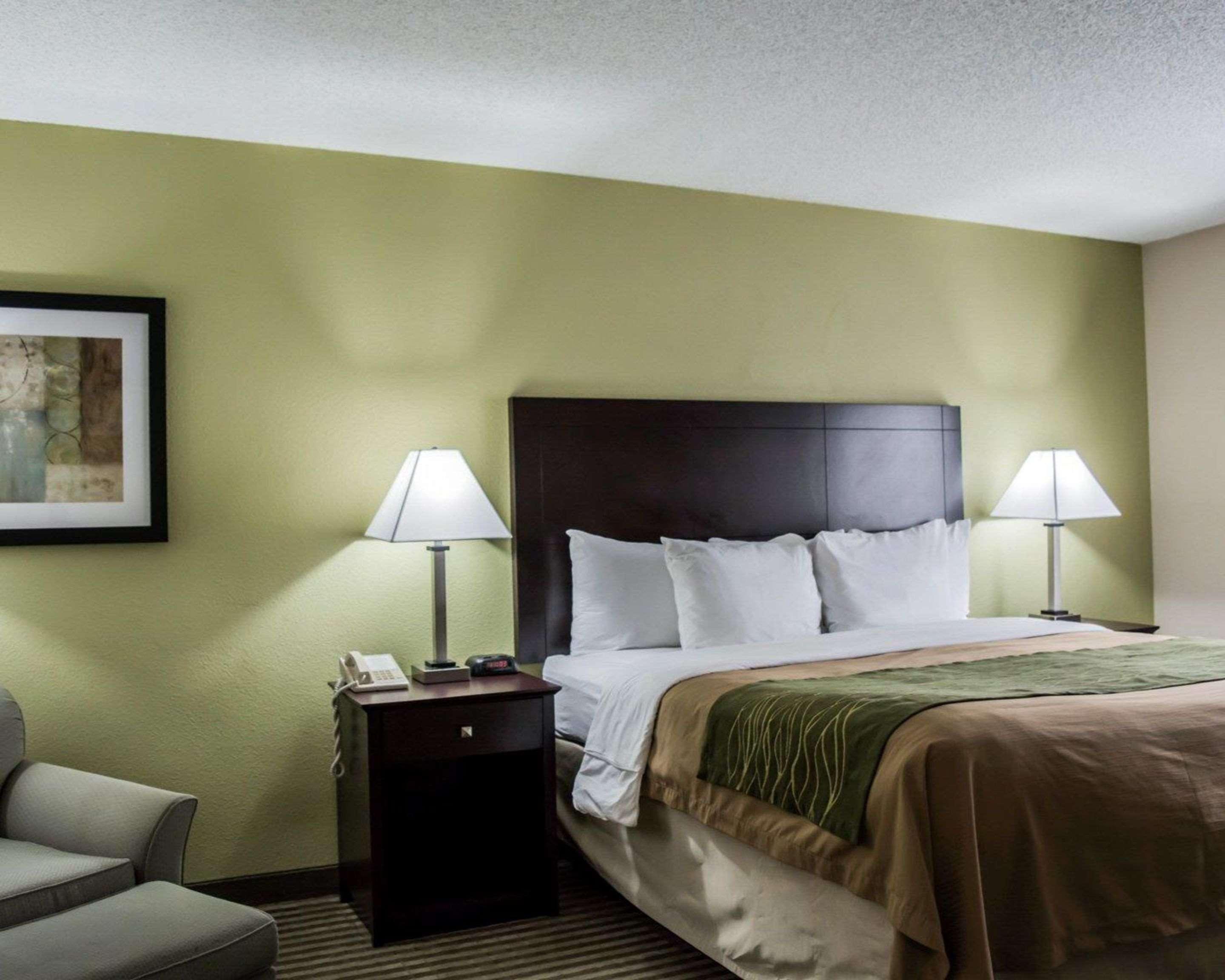 Comfort Inn & Suites St Pete - Clearwater International Airport Exterior photo
