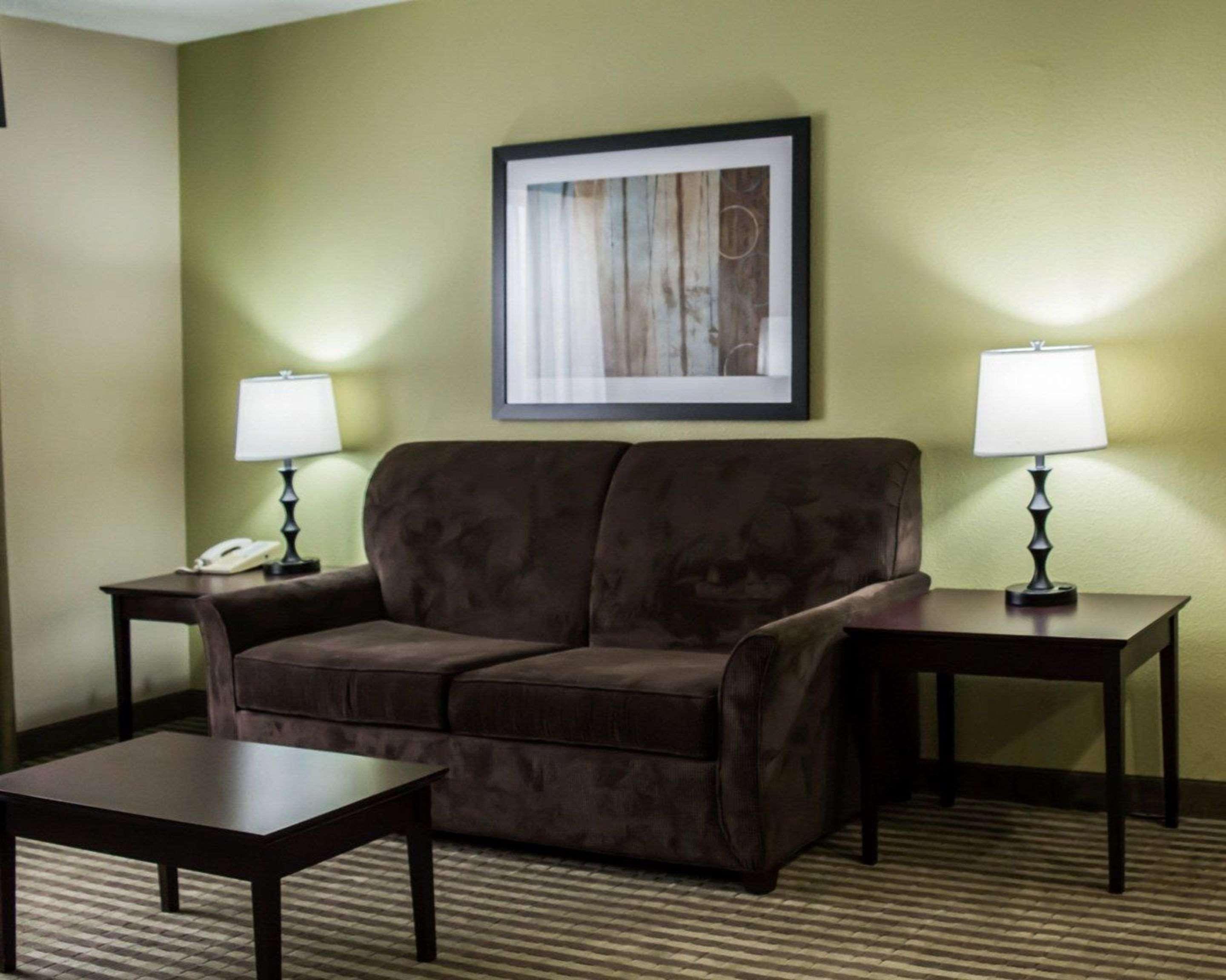 Comfort Inn & Suites St Pete - Clearwater International Airport Exterior photo