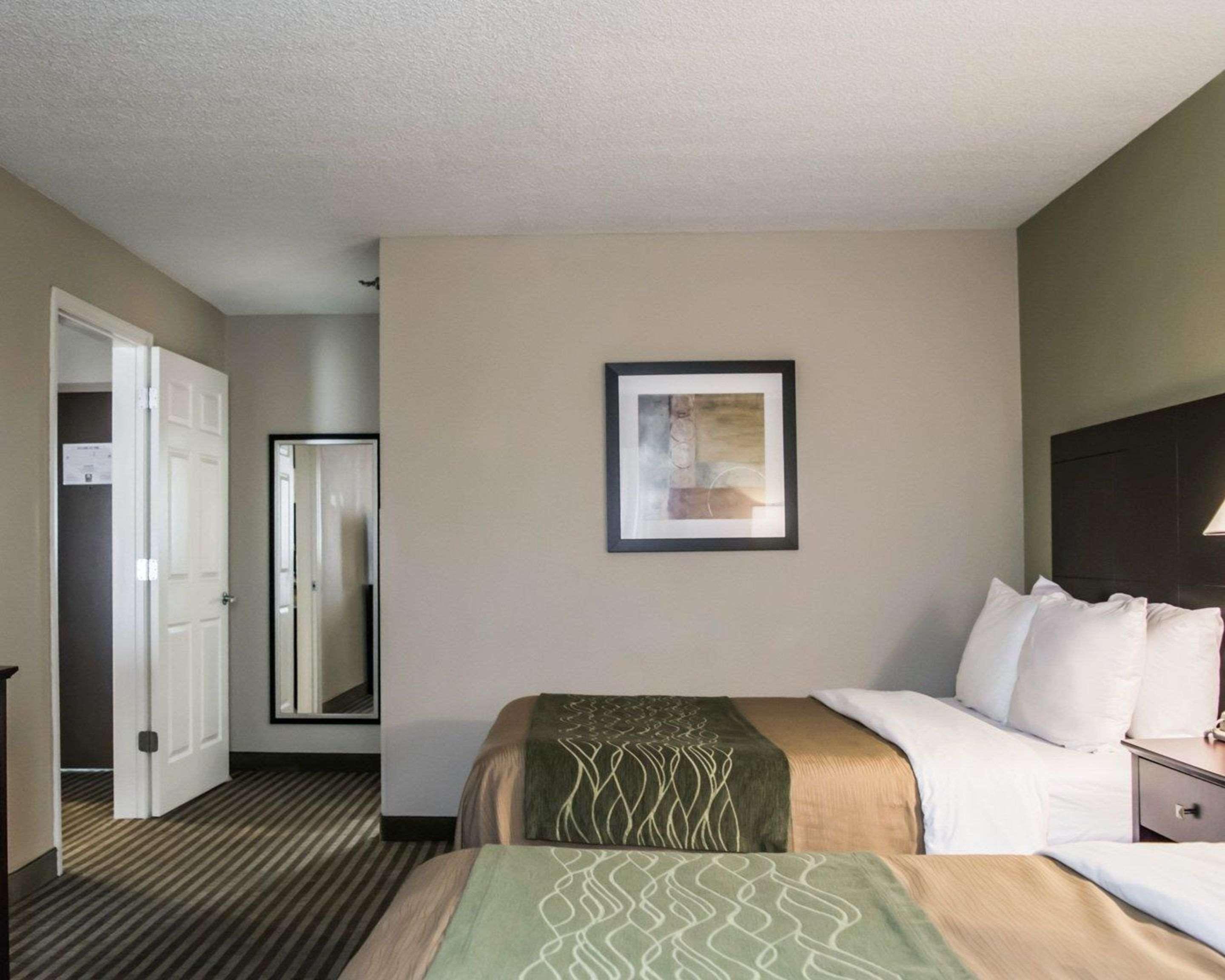 Comfort Inn & Suites St Pete - Clearwater International Airport Exterior photo