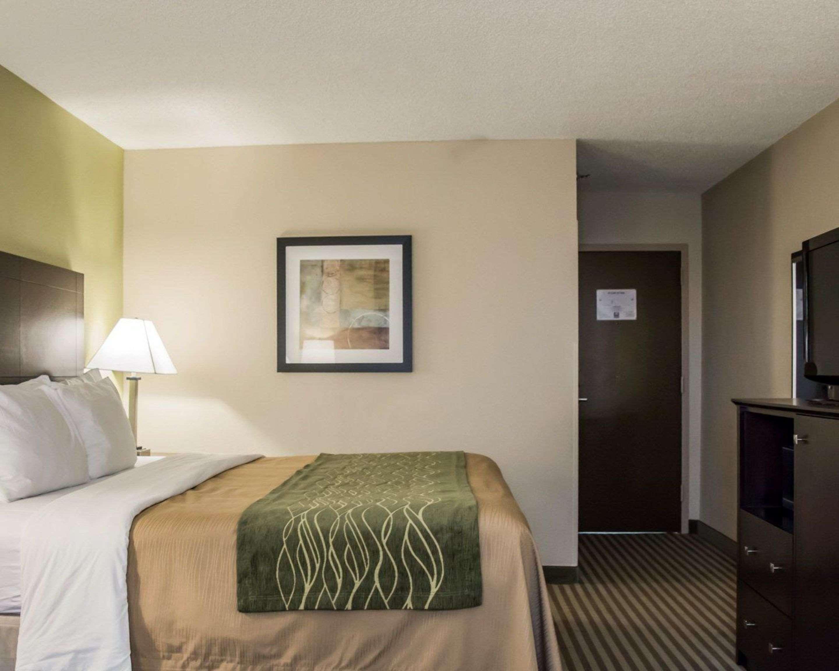 Comfort Inn & Suites St Pete - Clearwater International Airport Exterior photo