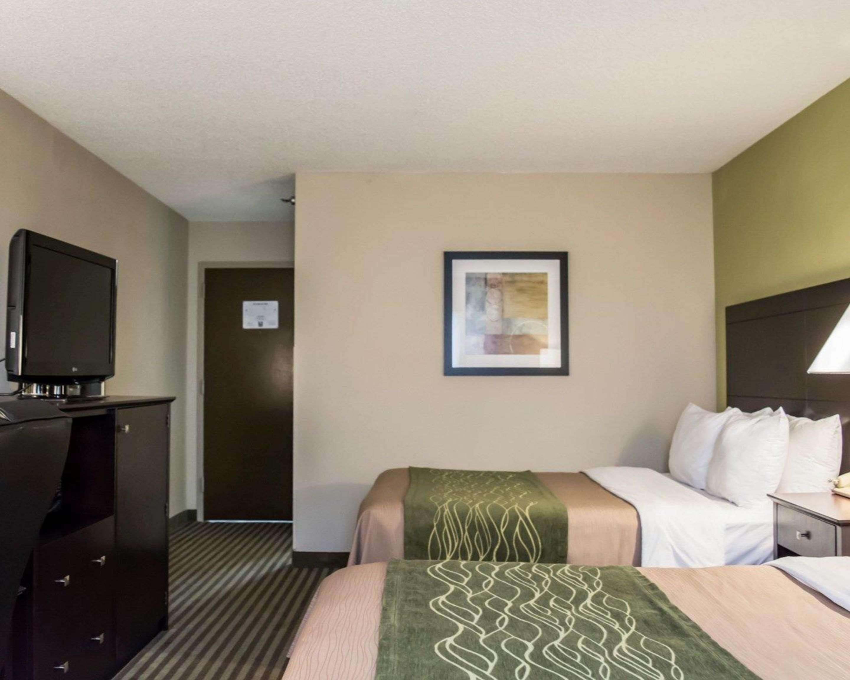 Comfort Inn & Suites St Pete - Clearwater International Airport Exterior photo